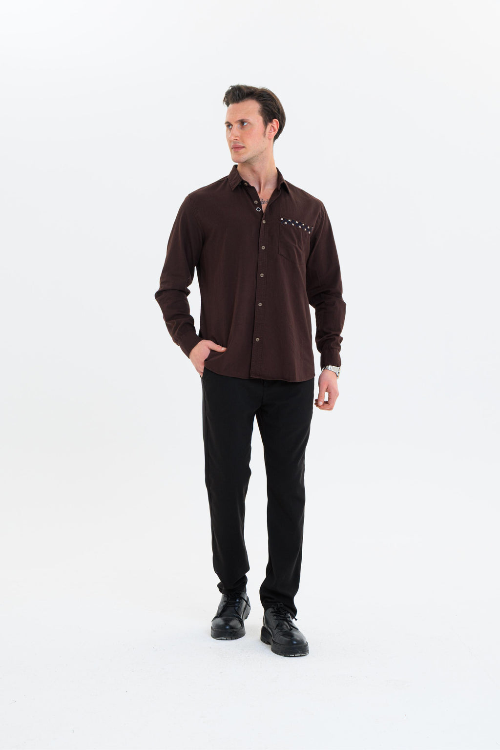 GEWER Erkek Slim Fit Cepli Nakış Detaylı %100 Pamuk Kahverengi GÖMLEK