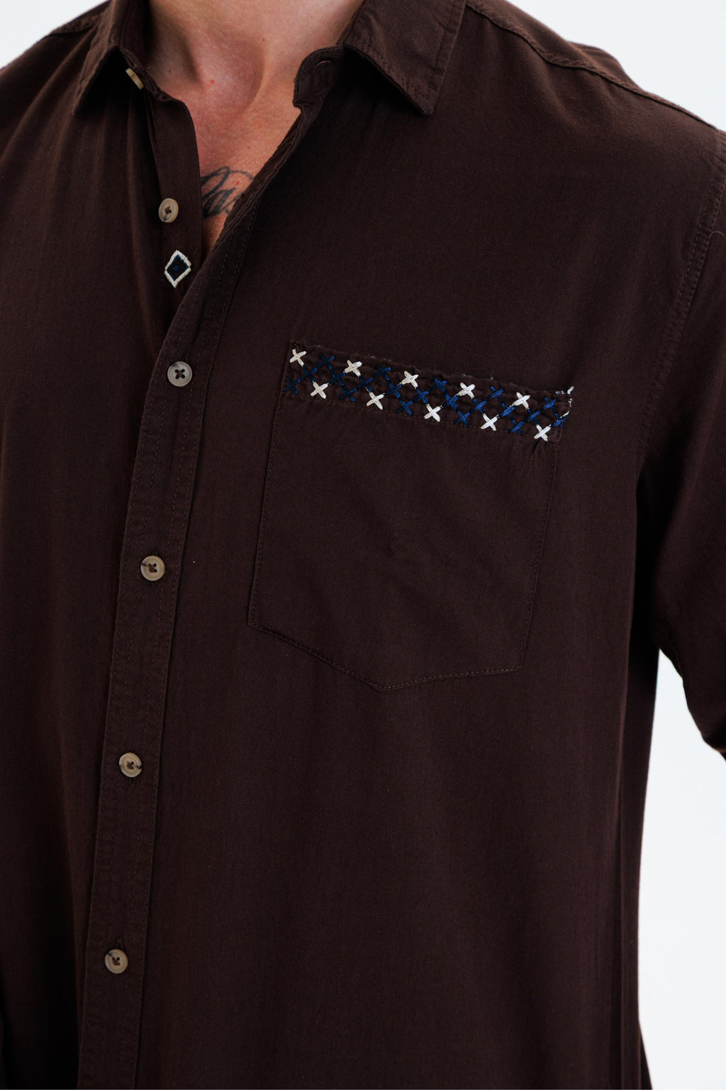 GEWER Erkek Slim Fit Cepli Nakış Detaylı %100 Pamuk Kahverengi GÖMLEK