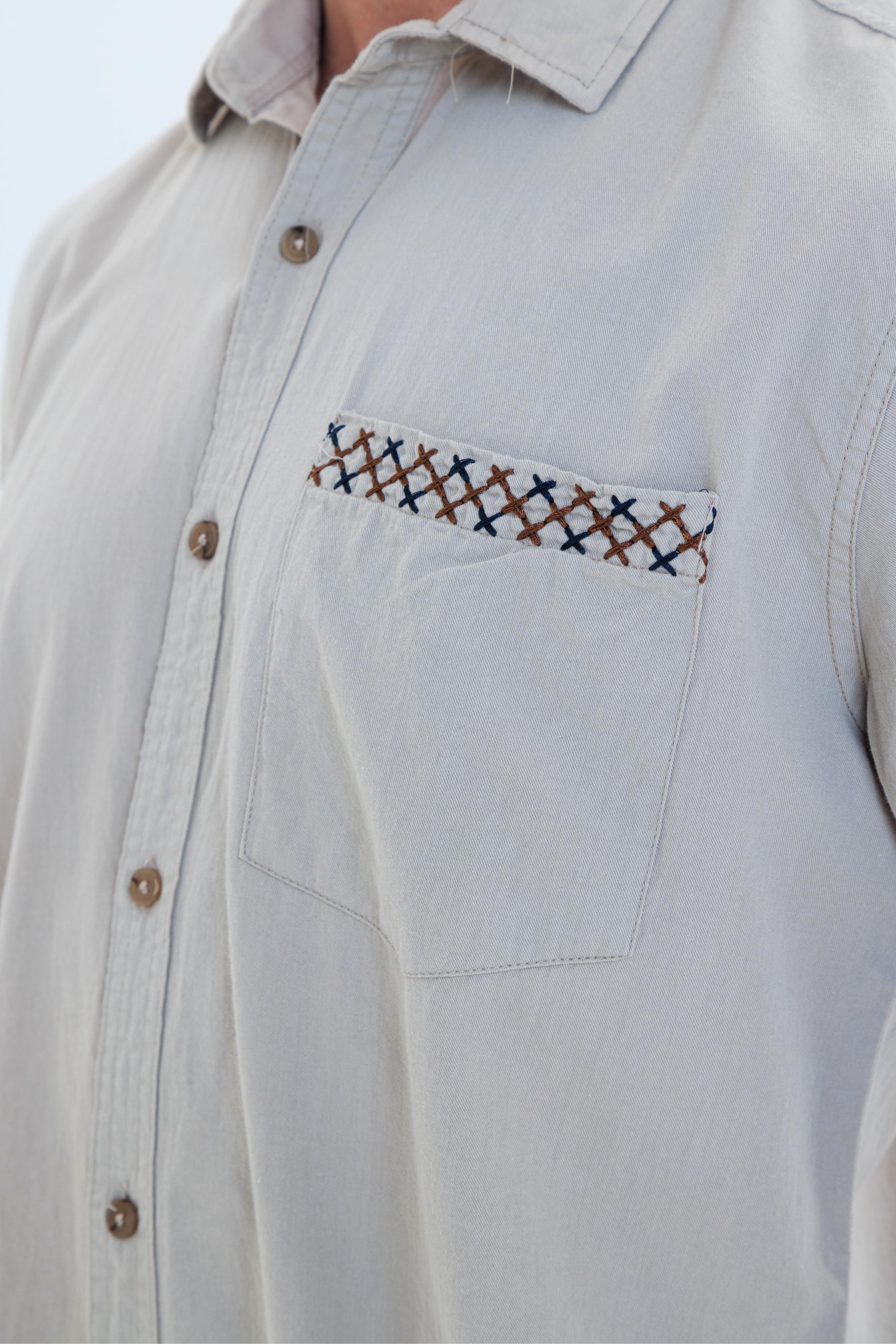 GEWER Erkek Slim Fit Cepli Nakış Detaylı %100 Pamuk Bej GÖMLEK