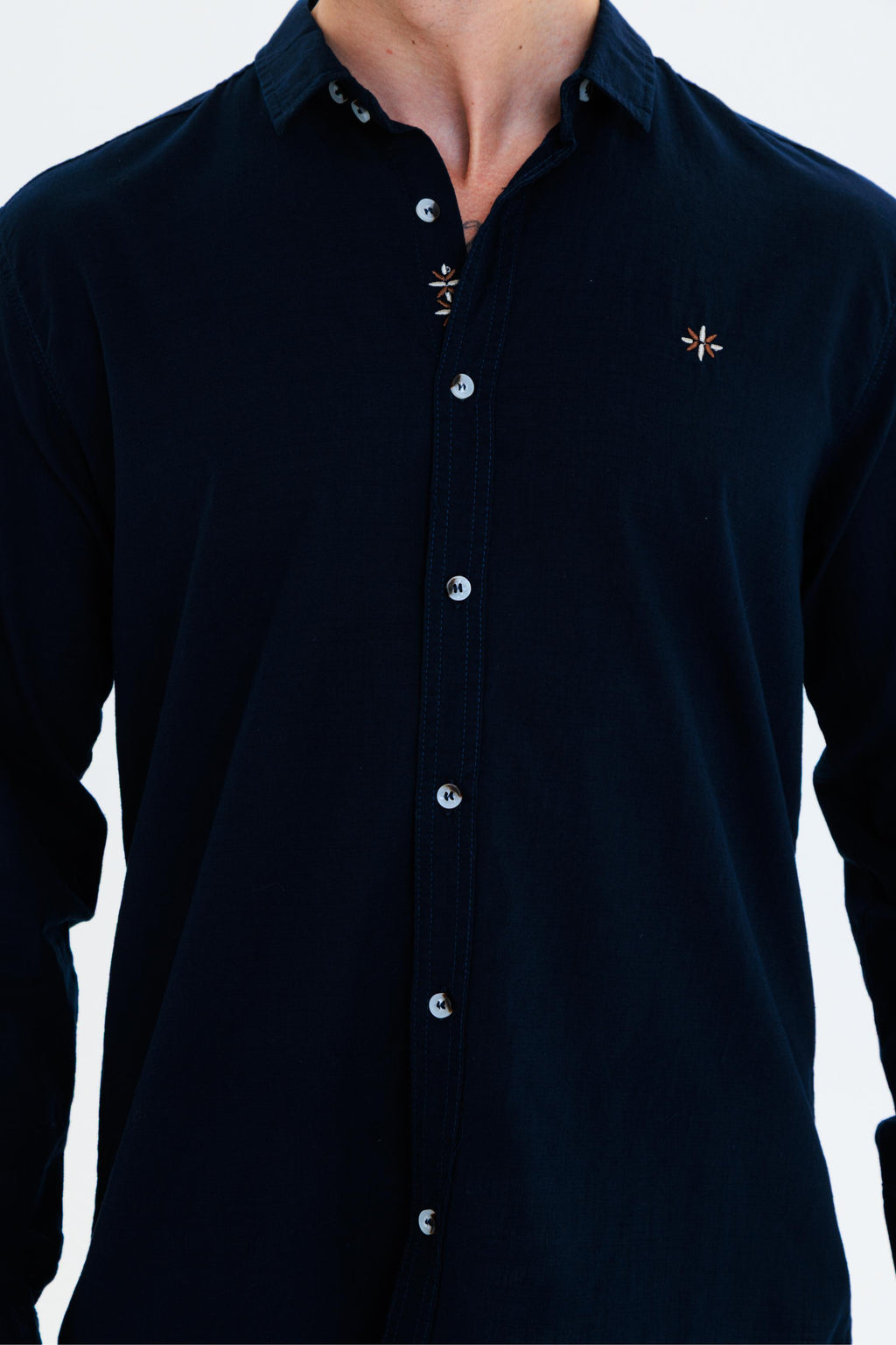 GEWER Erkek Slim Fit Nakış Detaylı Keten %100 Pamuk Lacivert Gömlek