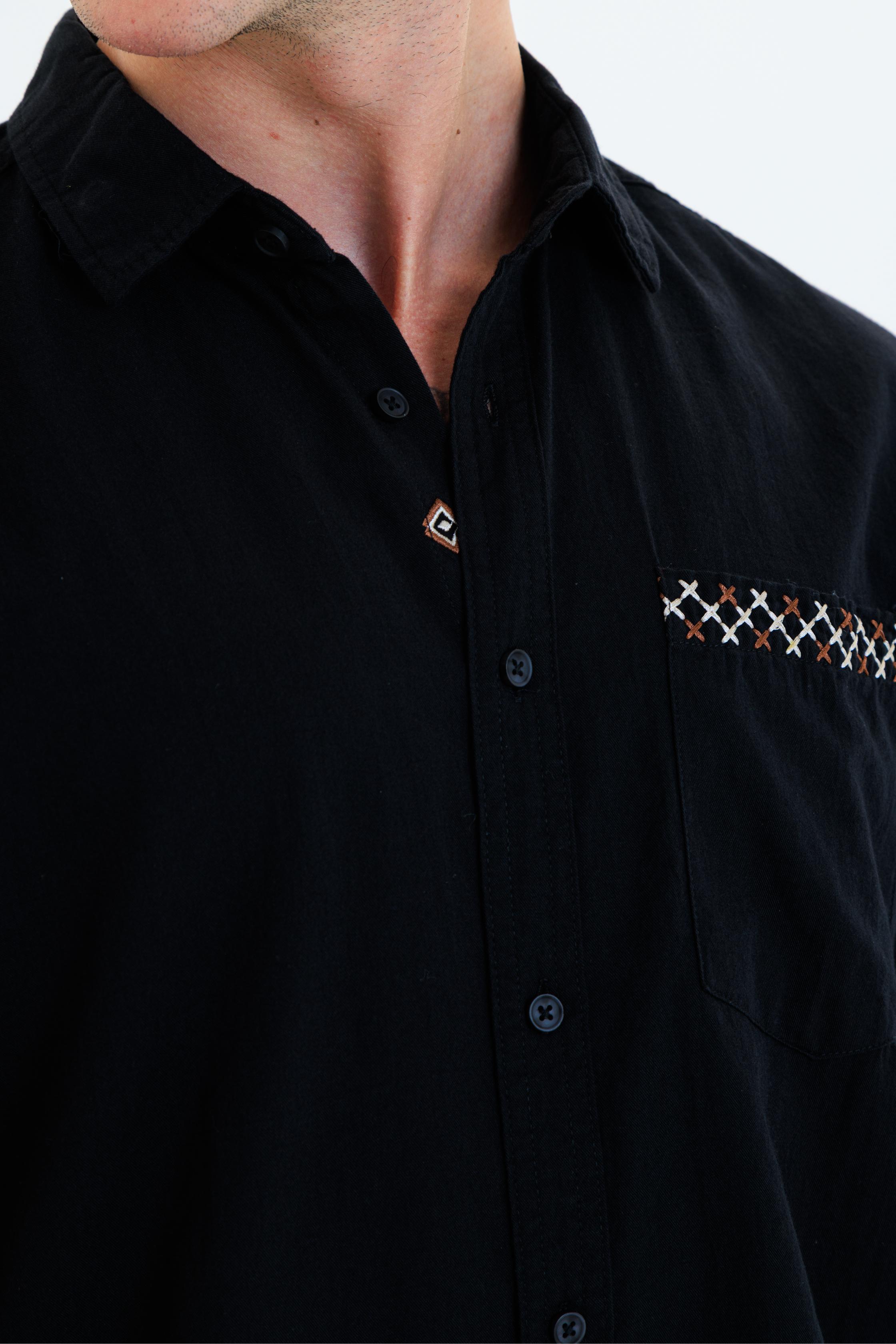 GEWER Erkek Slim Fit Cepli Nakış Detaylı %100 Pamuk Siyah GÖMLEK